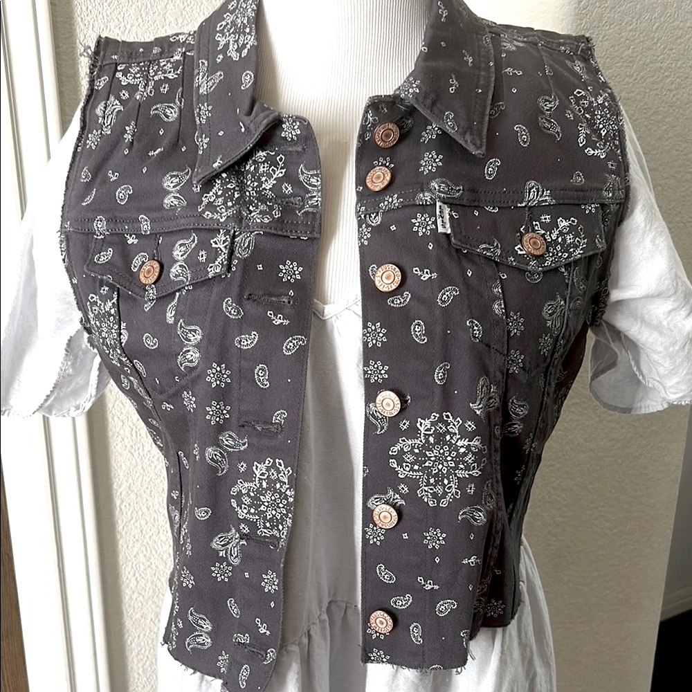 Levi's Distressed Vest Top Frayed Stretch Crop Paisley Blue Medium Festival